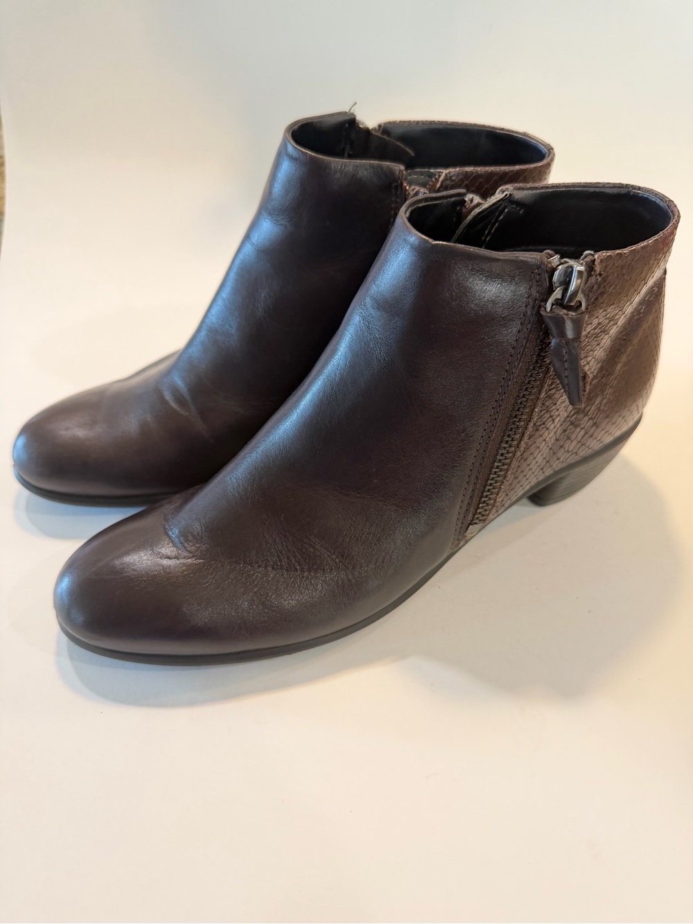 Ecco Brown Leather Ankle Booties with Side Zippers Sz 38 EU 7.5 US